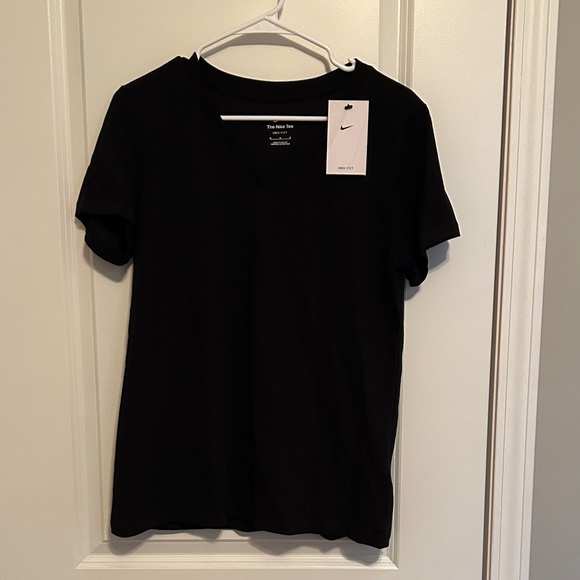Nike Women's Classic Black Short Sleeve Tee - Picture 1 of 4